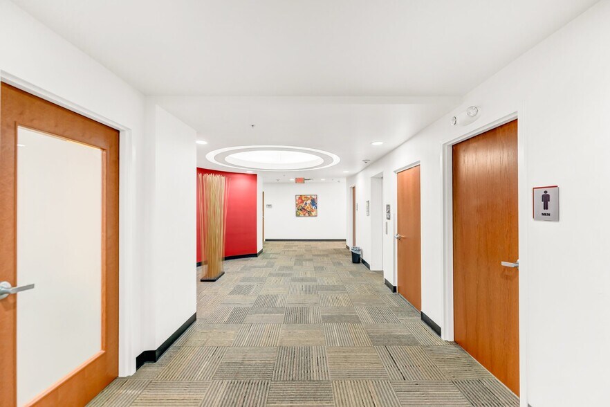 More Photos Of 150 Essjay Rd, Buffalo Office Residential For Lease