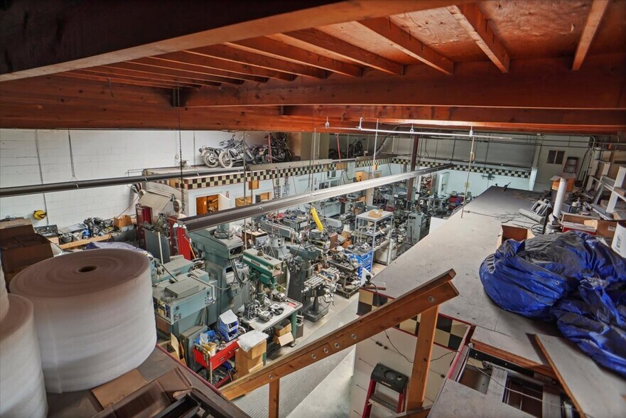 More Photos Of 1940 Freeman Ave, Signal Hill Warehouse For Sale