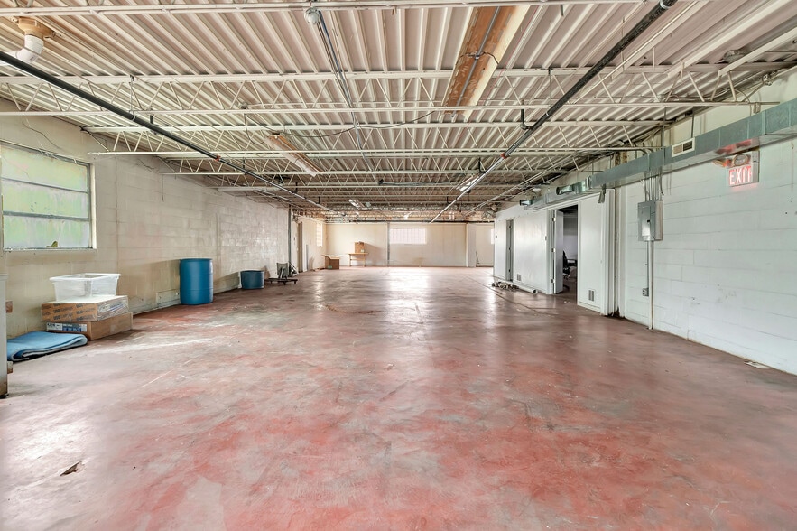 More Photos Of 3717 Jonlen Dr, Fairfax Flex For Sale