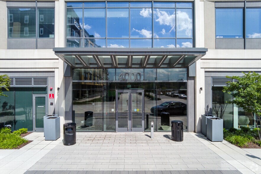 More Photos Of 4000 Garden City Dr, Hyattsville Office For Lease