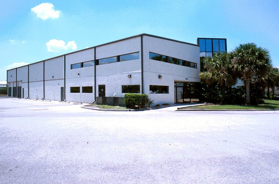 More Photos Of 3855 St. Valentine Way, Orlando Manufacturing For Sale