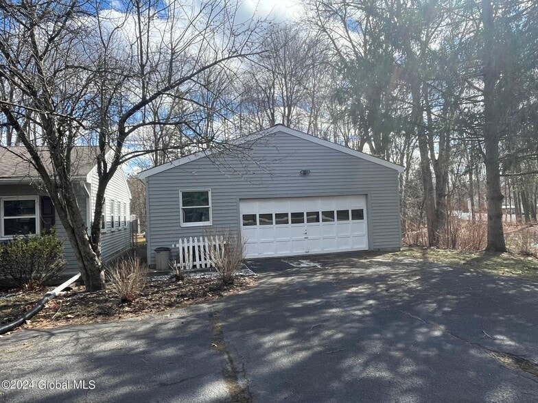 More Photos Of 1612 Crescent Rd, Clifton Park Schools For Sale