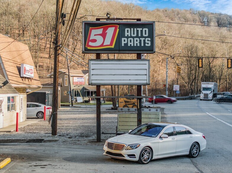 More Photos Of 953 Hayden Blvd, Elizabeth Freestanding For Sale