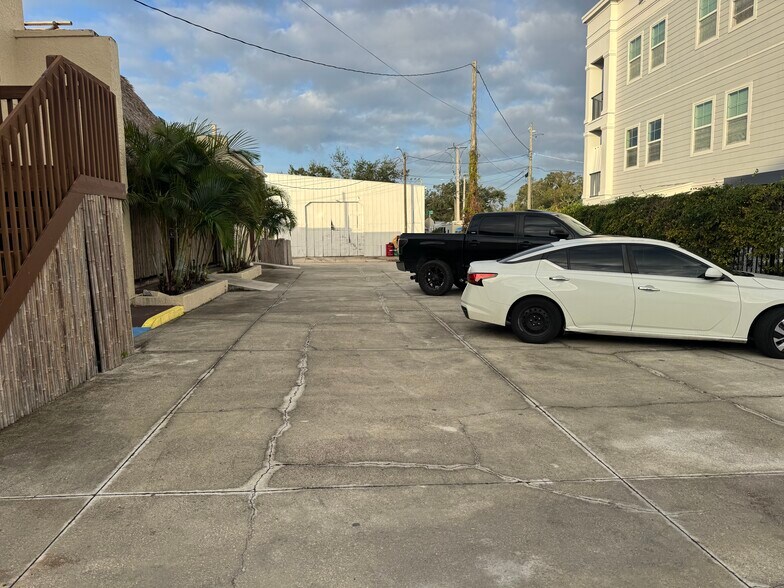 More Photos Of 1007 Manatee Ave, Bradenton Storefront Retail Office For Sale