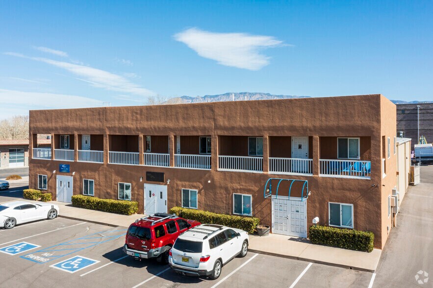 More Photos Of 6010 Midway Park Blvd NE, Albuquerque Service For Sale