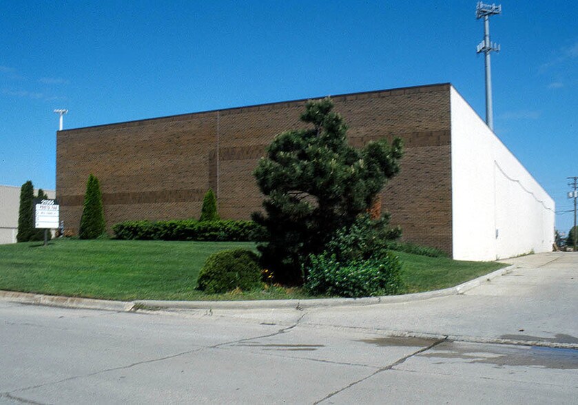 More Photos Of 21355 Carlo Dr, Clinton Township Warehouse For Lease