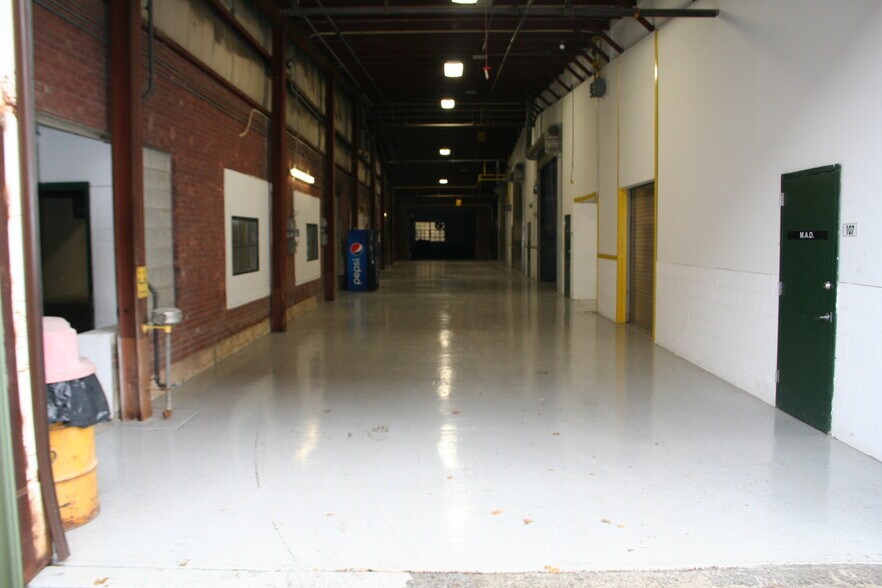 More Photos Of 210-211 Cottage St, Poughkeepsie Warehouse For Lease