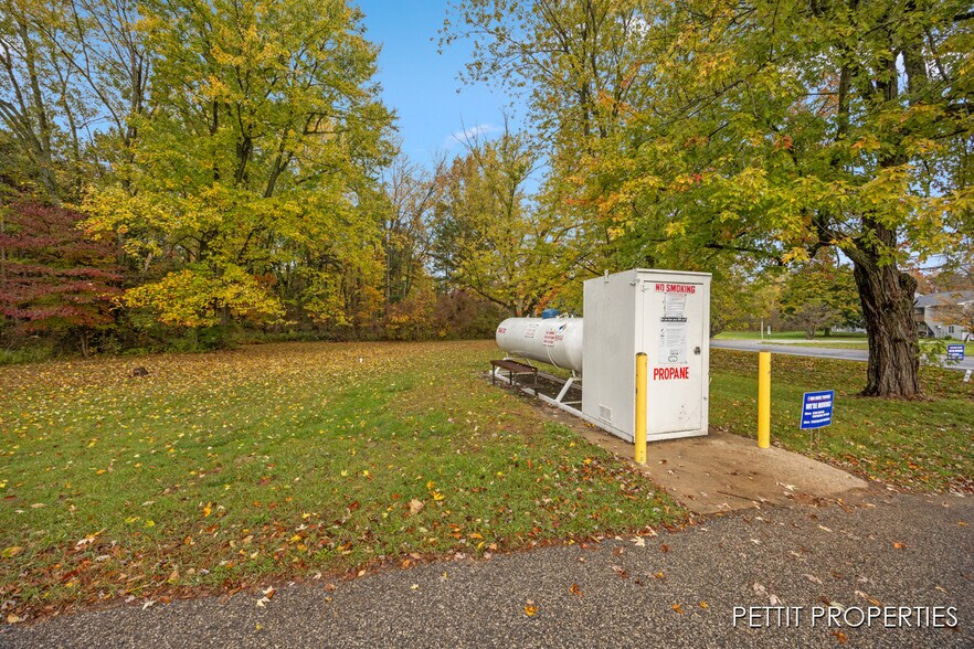 More Photos Of 3805 S Ravenna Rd, Ravenna Office For Sale