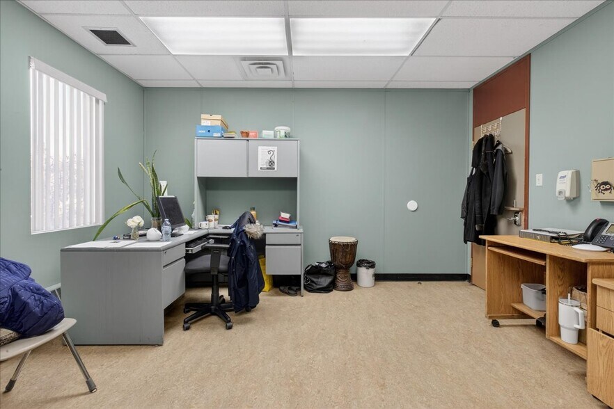 More Photos Of 11831 123 St NW, Edmonton Office For Sale