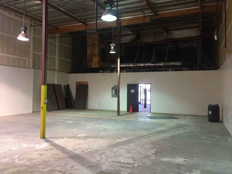 More Photos Of 3651 Pegasus Dr, Bakersfield Light Distribution For Lease