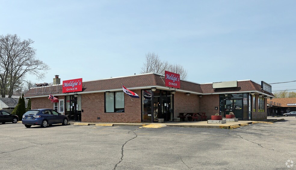 Primary Photo Of , Narragansett General Retail For Sale