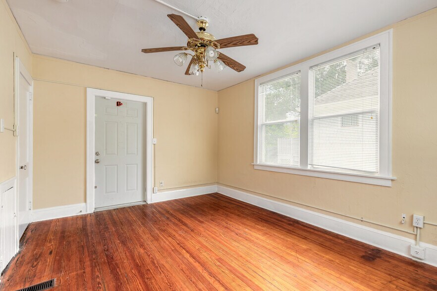 More Photos Of 519 S Ridgewood Ave, Daytona Beach Office For Sale