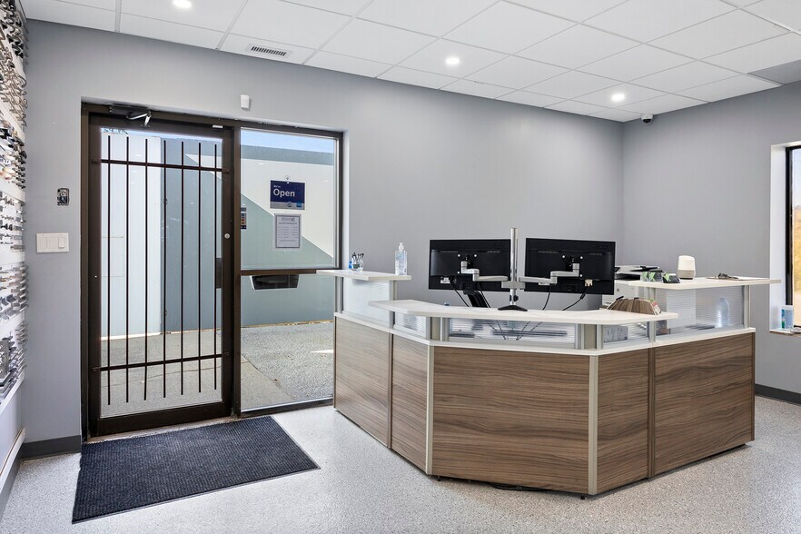 More Photos Of 333 Holden Av, Windsor Distribution For Sale