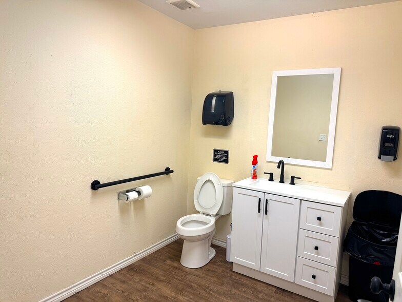 More Photos Of 128 N Church St, Jacksboro Storefront For Sale