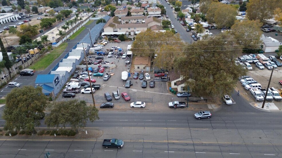 More Photos Of 900 S Cherokee Ln, Lodi Service Station For Sale