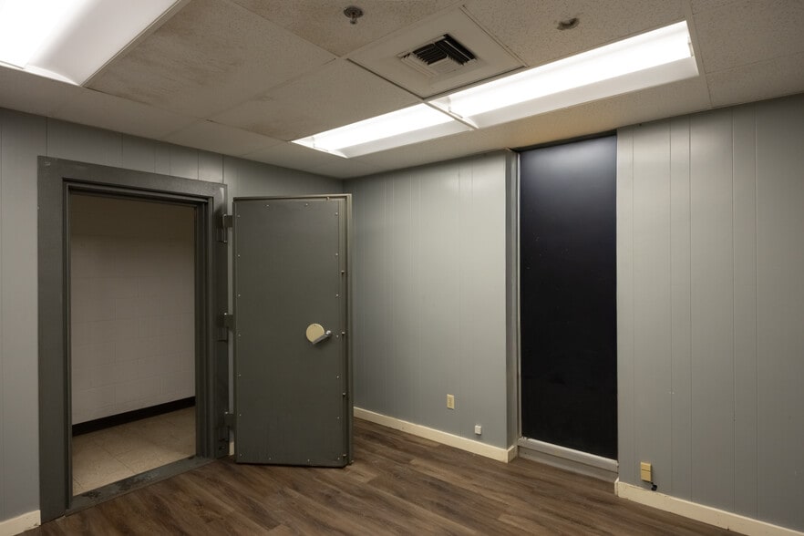 More Photos Of 901 SW 4th Ave, Amarillo Warehouse For Lease