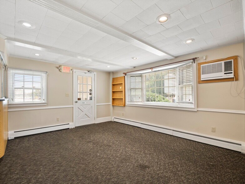 More Photos Of 306 Main St, Wilmington Medical For Sale