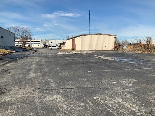 More Photos Of 9 Bellecor Dr, New Castle Warehouse For Lease