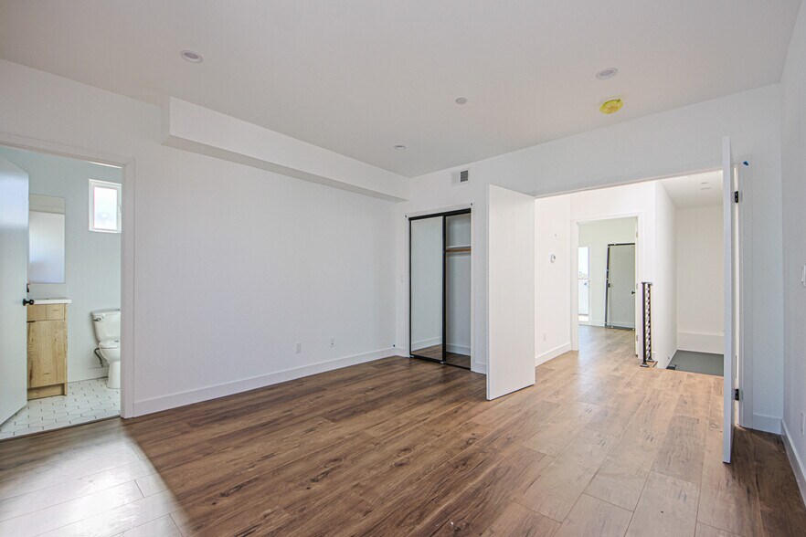 More Photos Of 6421 Troost Ave, North Hollywood Apartments For Sale