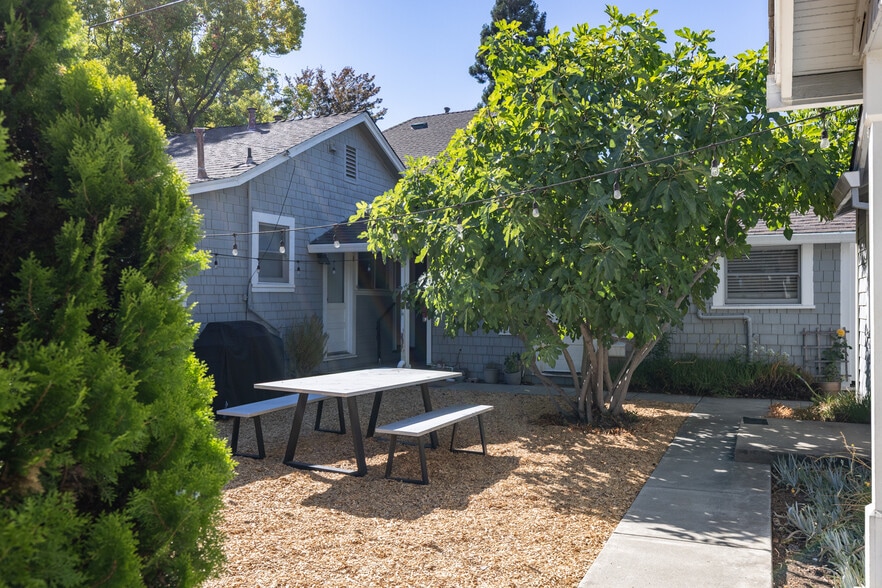 More Photos Of 1030 G St, Napa Apartments For Sale