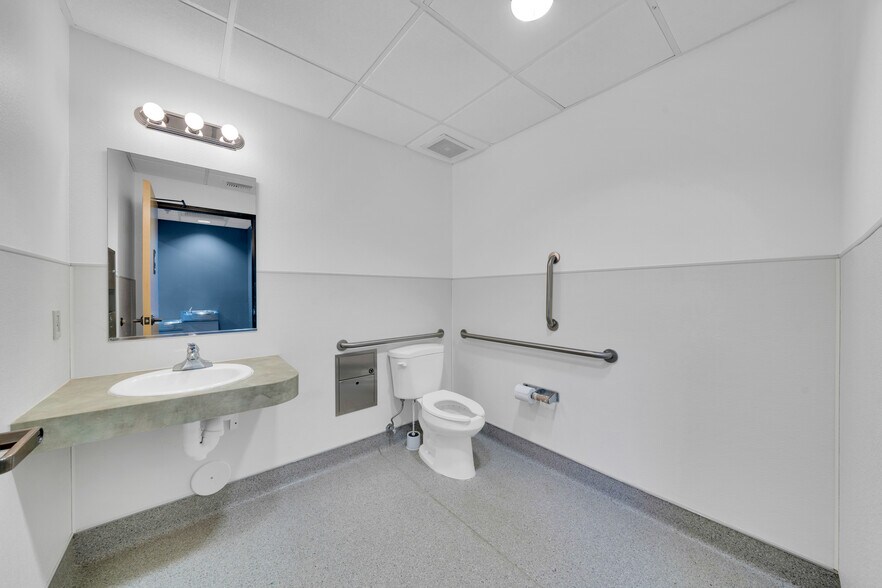 More Photos Of 4729 E Union Hills Dr, Phoenix Medical For Sale