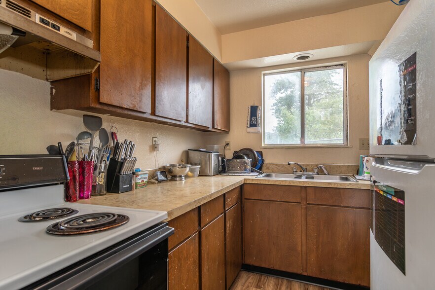 More Photos Of 275 NW Rose St, Winston Apartments For Sale