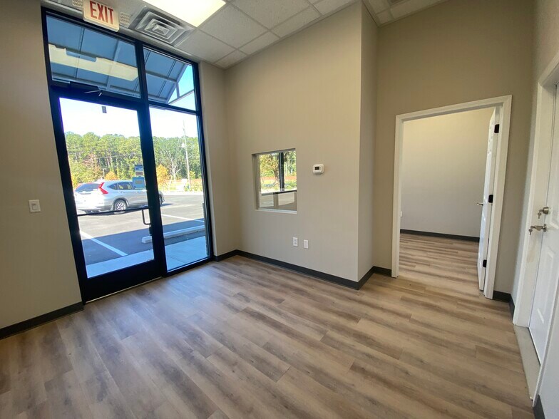 More Photos Of 508 Miles Jamison Rd, Summerville Flex For Lease
