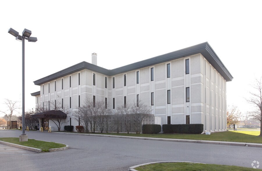 More Photos Of 20500 Eureka Rd, Taylor Office For Lease