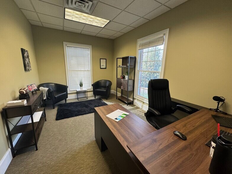 More Photos Of 190 Hawthorne Park, Athens Office For Sale