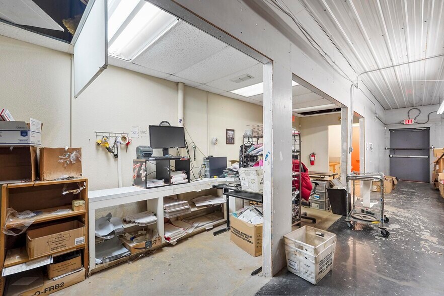 More Photos Of 2001 I-30 E, Greenville Light Manufacturing For Lease