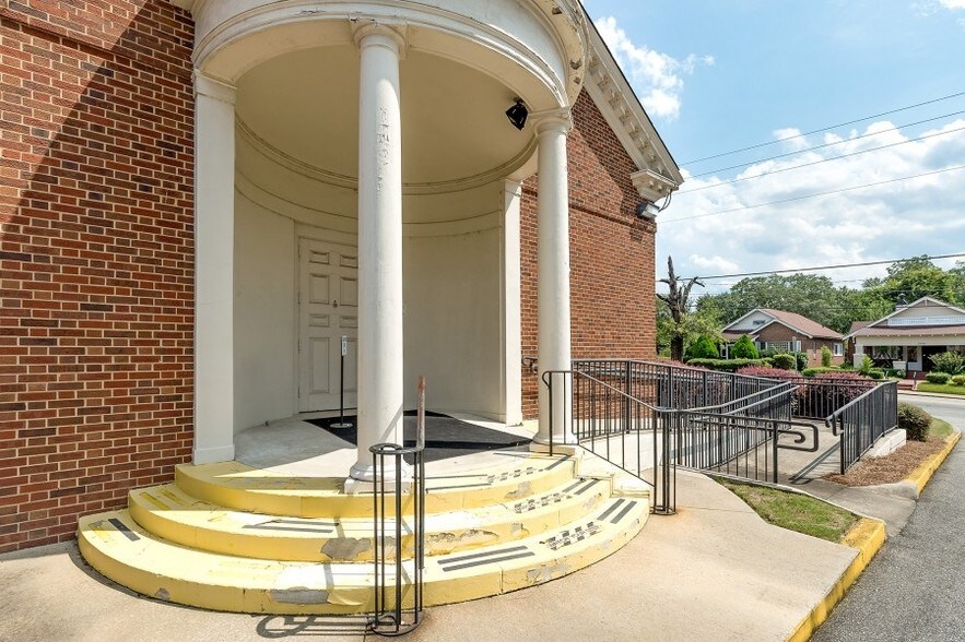 More Photos Of 1095 Pio Nono Ave, Macon-Bibb General Retail For Sale