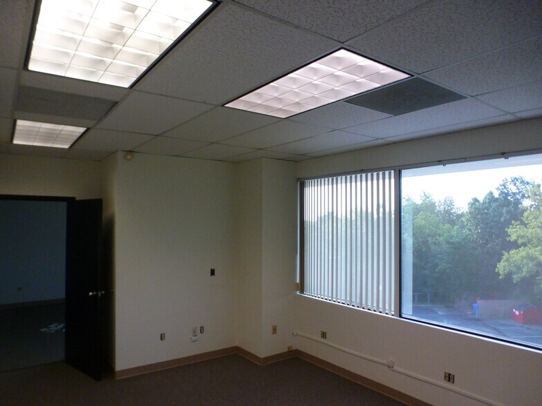 More Photos Of 1415 Hooper Ave, Toms River Office For Lease