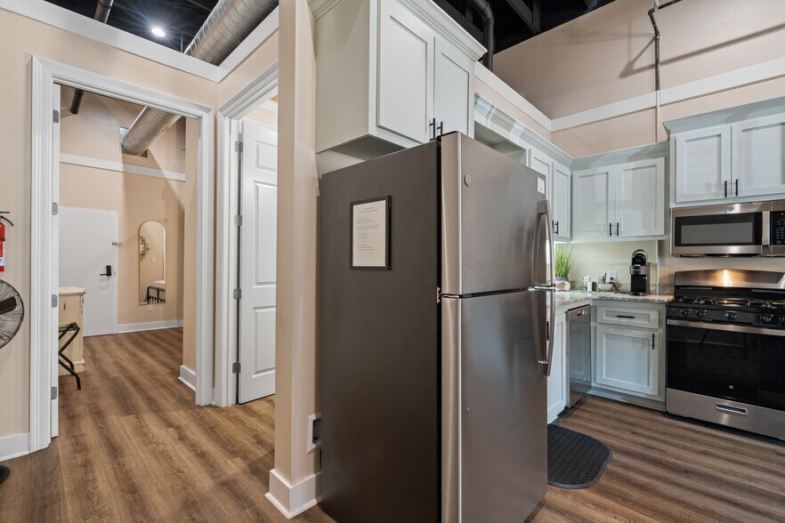 More Photos Of 531 Central Ave, Laurel Flex For Sale