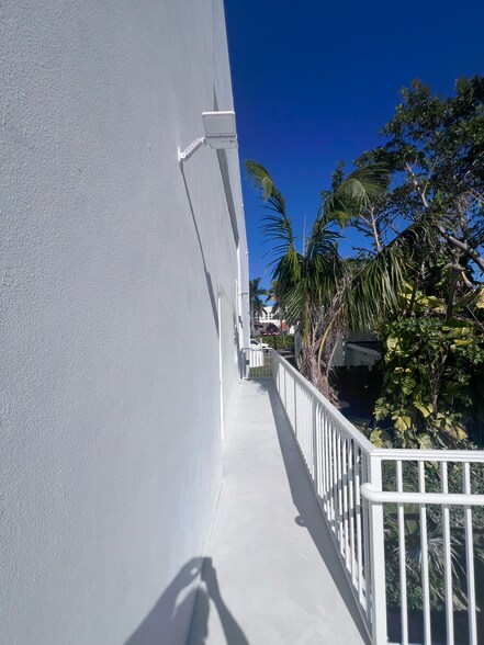 More Photos Of 201 N Ocean Dr, Hollywood Storefront Retail Office For Sale