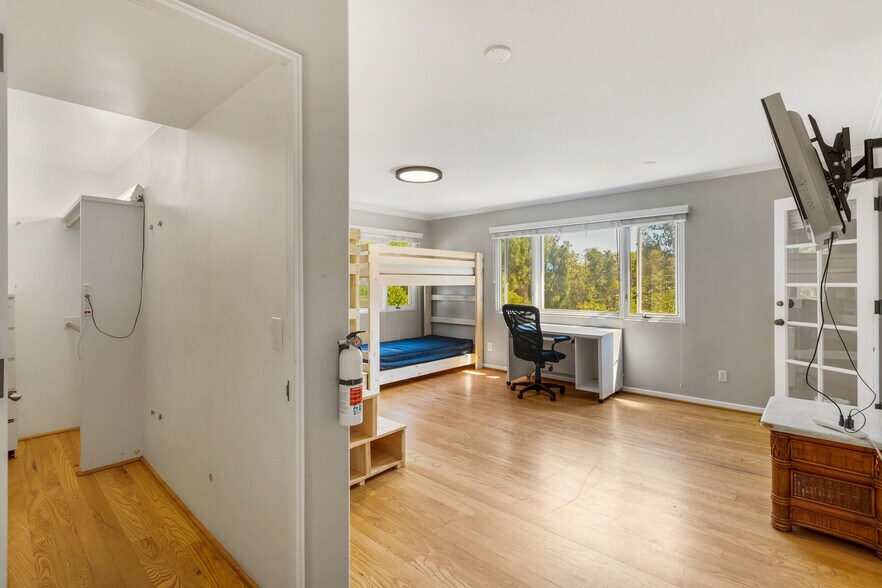 More Photos Of 543 1/2 Arroyo Ave, Santa Barbara Apartments For Sale