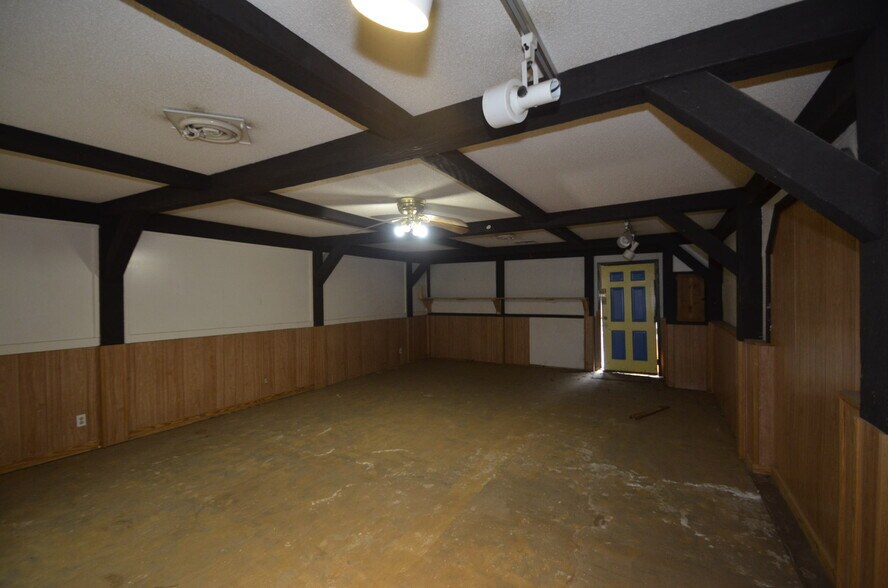 More Photos Of 31633 US-377 Hwy, Gordonville Light Distribution For Sale