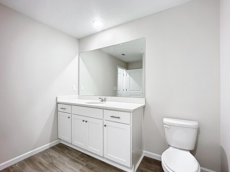 More Photos Of 6421 Breezy Oaks Way, Jacksonville Apartments For Sale