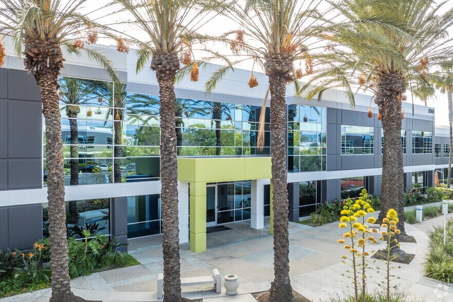 More Photos Of 25361 Commercentre Dr, Lake Forest Loft Creative Space For Lease