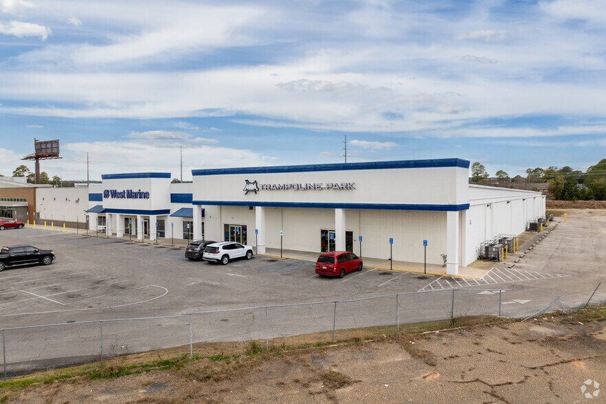 More Photos Of 3658 Airport Blvd, Mobile Unknown For Lease