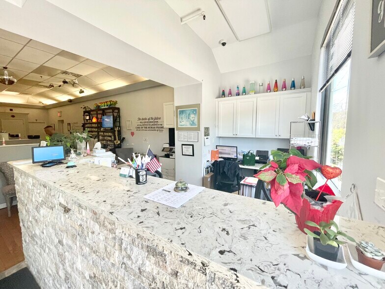 More Photos Of 1298 Newbridge Rd, North Bellmore Office For Sale