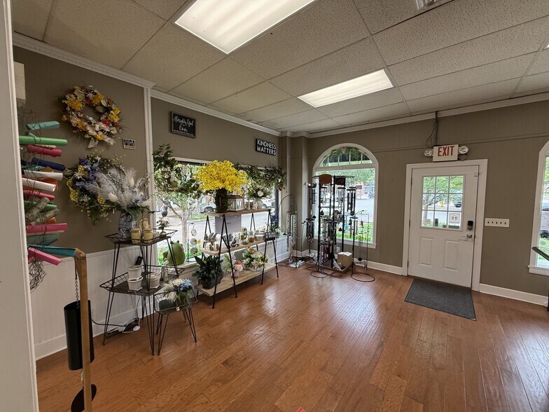 More Photos Of 27 S Public Square, Murfreesboro Storefront Retail Office For Lease