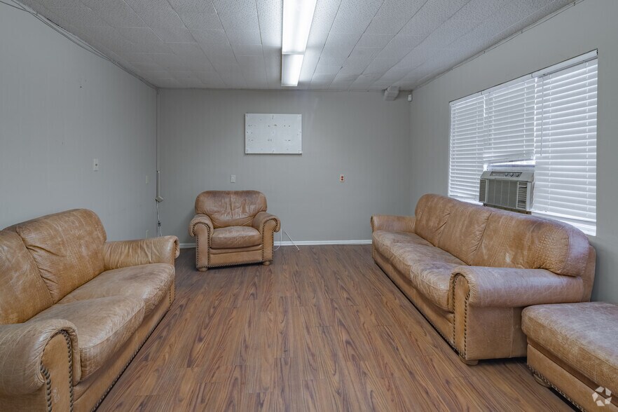 More Photos Of 923 S Prairie Ave, Inglewood Warehouse For Lease