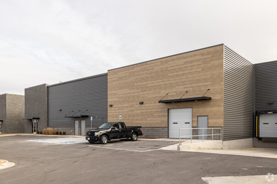 More Photos Of 288 Agnes dr, Springdale Warehouse For Lease