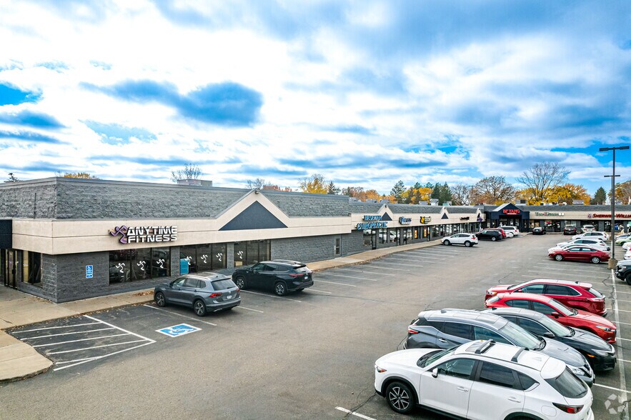 More Photos Of 1686 Suburban Ave, Saint Paul General Retail For Lease