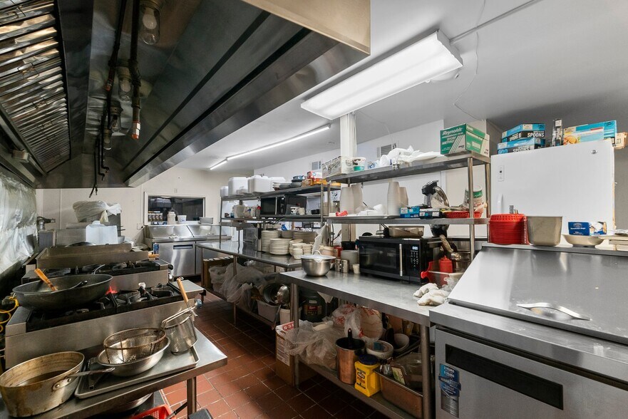 More Photos Of 1400 N Frazier St, Conroe Restaurant For Sale