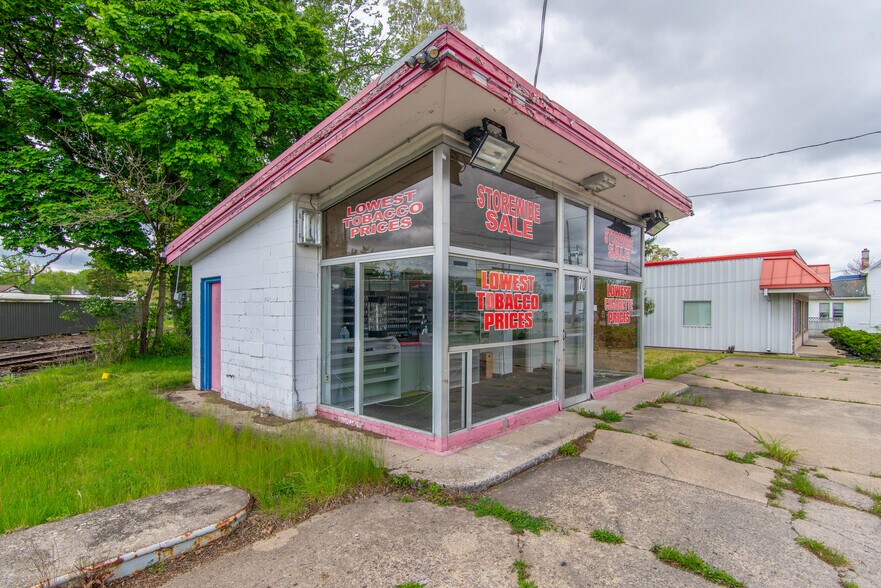 More Photos Of 70 W Carleton Rd, Hillsdale Convenience Store For Sale