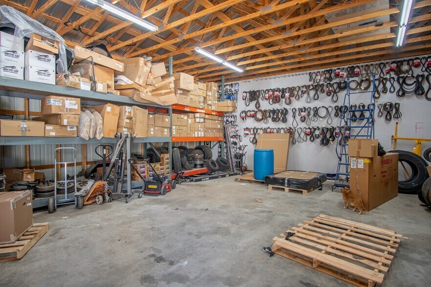 More Photos Of 424 Terrell Rd, Franklin Showroom For Sale
