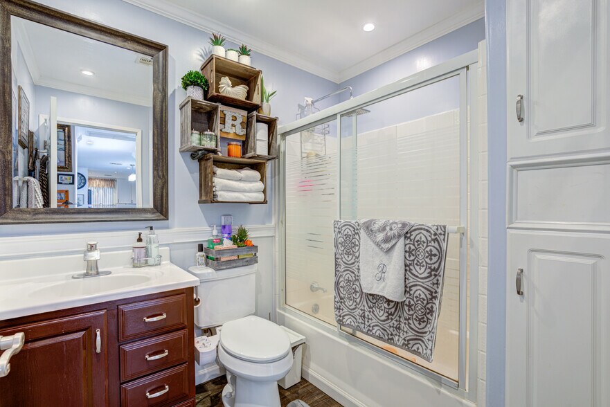 More Photos Of 921 Manzanita St, Los Angeles Apartments For Sale