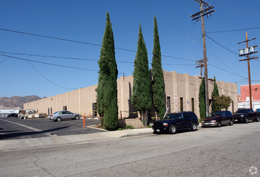 Primary Photo Of 9825-9837 Independence Ave, Chatsworth Industrial For Lease