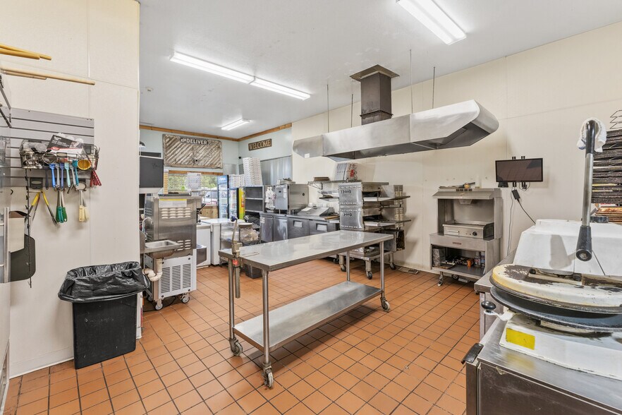 More Photos Of 410 Main St, Sandstone Restaurant For Sale